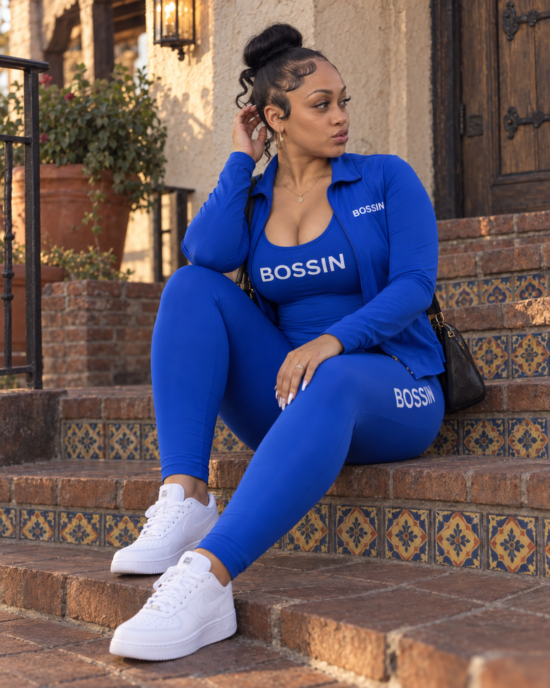 
                  
                    BOSSIN Contour Flex 3-Piece Set in royal blue, seated
                  
                